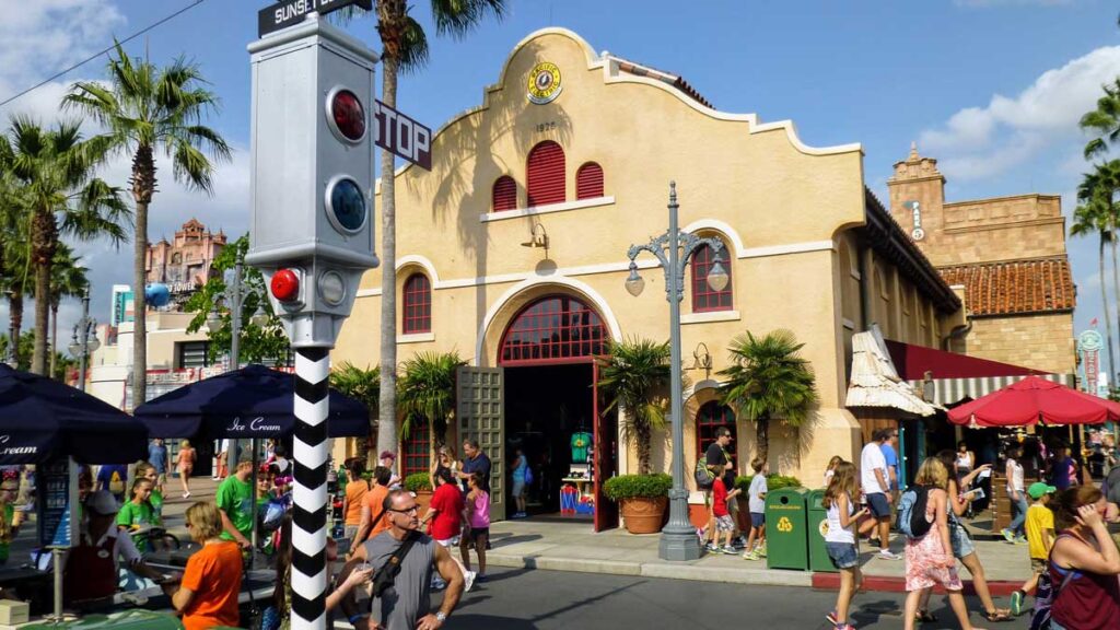 Hollywood Studios architecture - Trolley Car Cafe