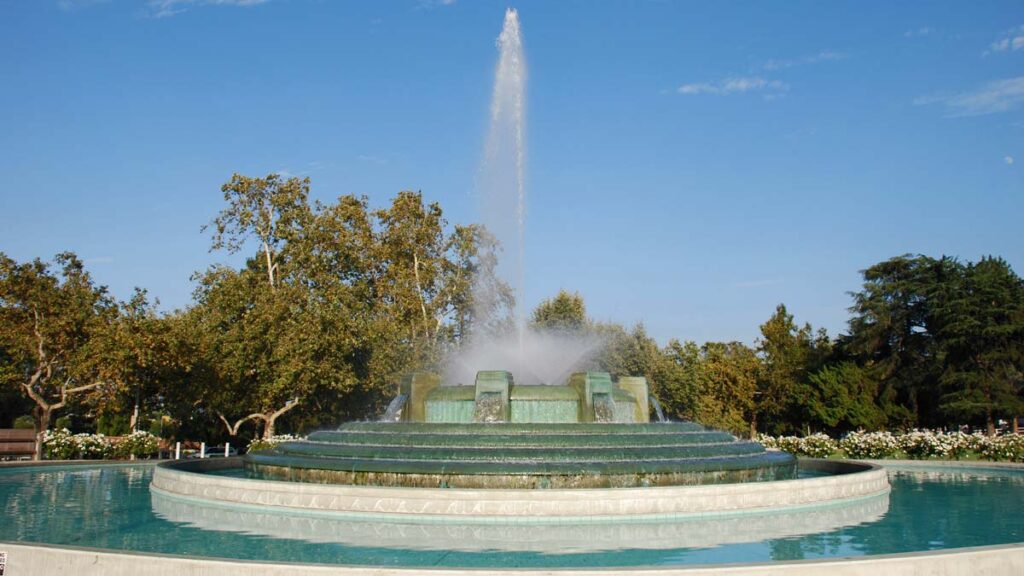 mulholland fountain - hollywood junction precedent