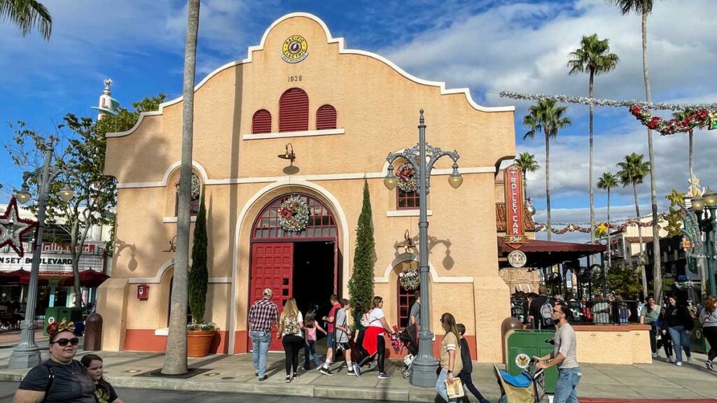 Hollywood Studios architecture - Trolley Car Cafe